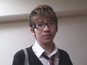 【ゲイ動画】ブレザー姿の男子校生の浅倉マナトが放課後に先生とセックス…リクエストしていた競パン姿に先生は大興奮！