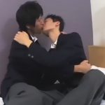 【ゲイ動画】ブレザー制服を着ている可愛い2人の男がイチャイチャしながらアナルセックスを楽しみ続ける！