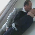 【ゲイ動画】ハゲかけている2人の老人がスーツを脱ぎながらアナルセックスを楽しむことになる！