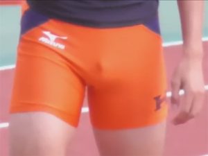 【ゲイ動画ビデオ】関東インカレで本格的に陸上選手として活躍をする男のスパッツ越しの勃起チンコを見ることができる！