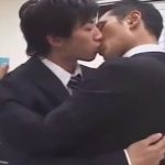 【ゲイ動画】2人のサラリーマンが2人きりのオフィスの中でアナルセックスで愛を深めることになる！