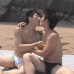 【ゲイ動画】2人のイケメンがビーチでアナルセックスを楽しんで開放的な雰囲気の中で悶絶しあう！