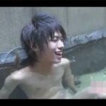 【ゲイ動画】ギャル男系の男が温泉でオナニーを楽しんでからフェラチオをたっぷりとする姿を見せてくれる！