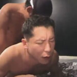 【ゲイ動画】ナイツの塙に似ている男がゴーグルマンにドロドロにキスをされながらアナルセックスで犯される！
