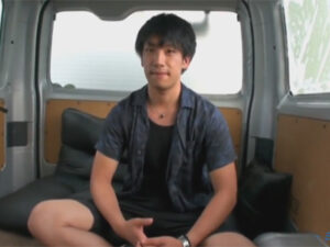 【ゲイ動画】素人のイケメン君が車の中でいきなりHな撮影に参加してオナニーを満喫することになる！